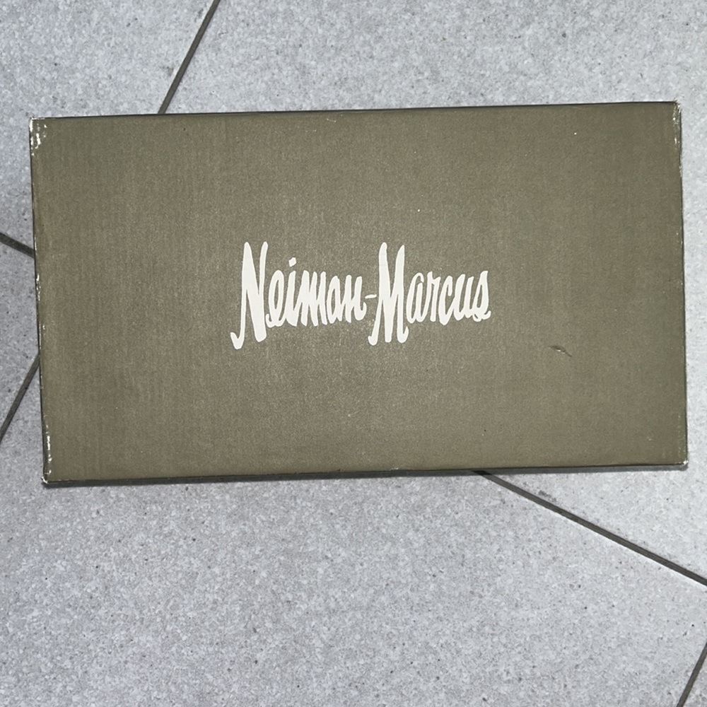 VINTAGE HEELS - Picture 8 of 9